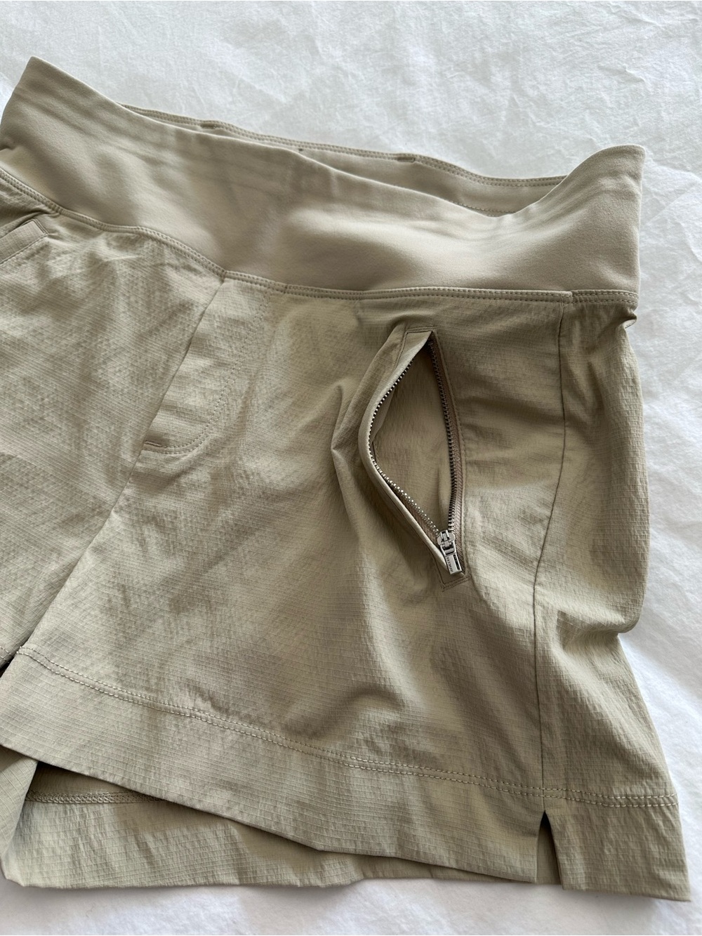 Athleta Khaki/Tan High-Rise Athletic Shorts size 10 - Picture 3 of 11